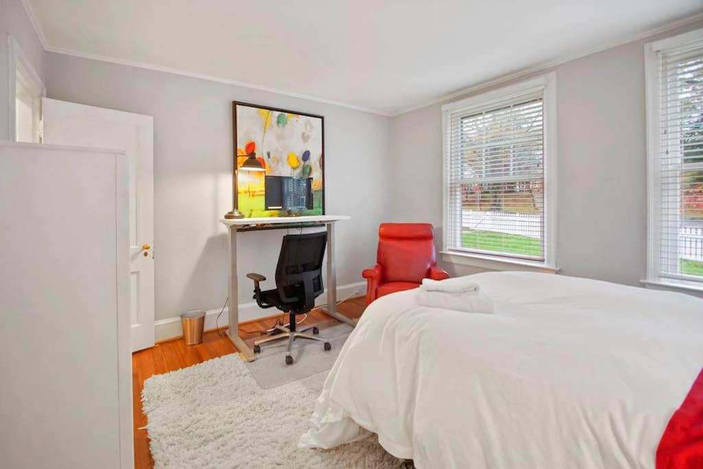 Chevy Chase 3 BR Chic Comfortable Spacious Luxury - Housity