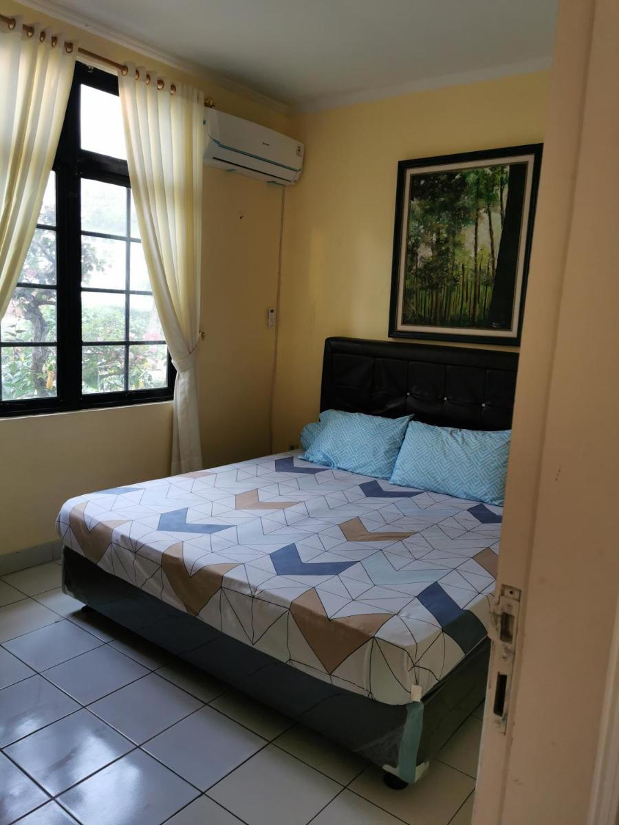 Villa kota bunga 3 kamar full Wifi bersih rapi - Housity