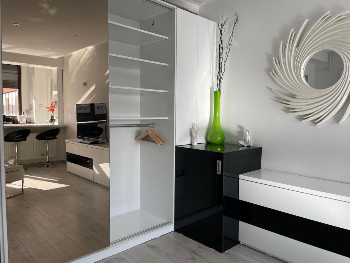 Luxury Two Room Apartment Residence Militari M3 - Housity