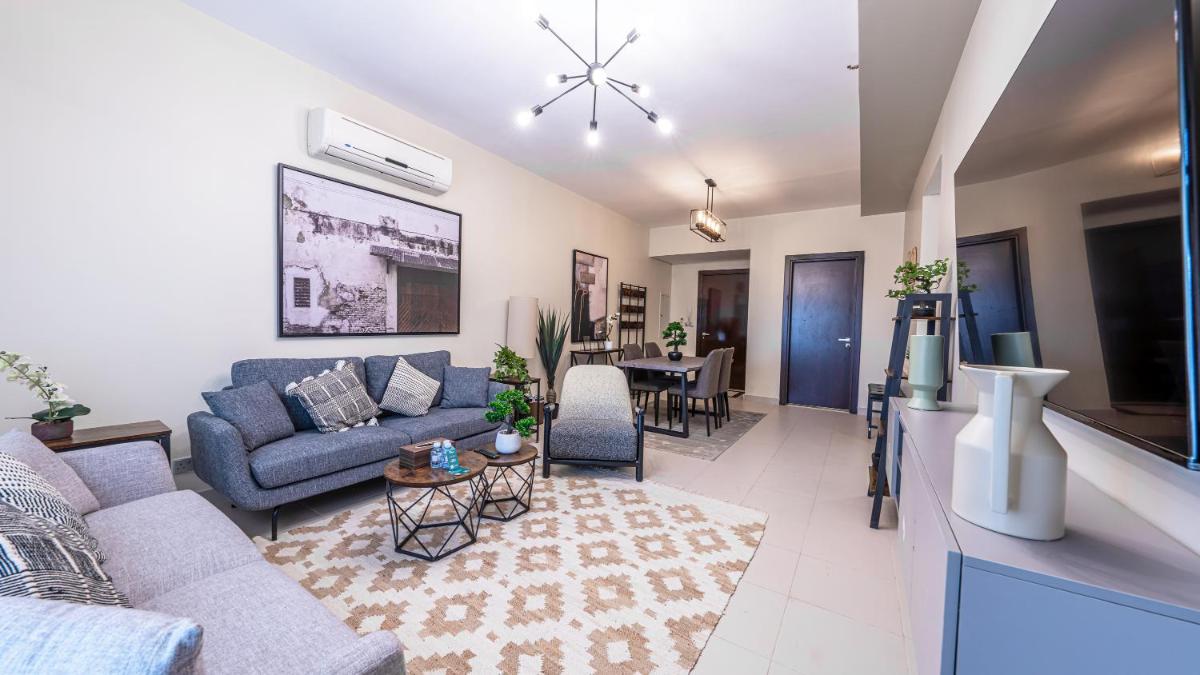 Mabaat-Superior 2BR-Emaar - 514 - Housity