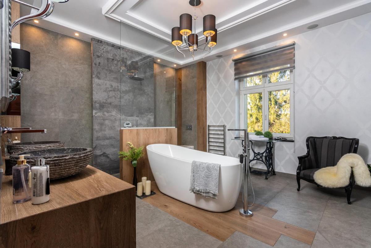 Experience History - Stunning Mansion near Krakow - Housity