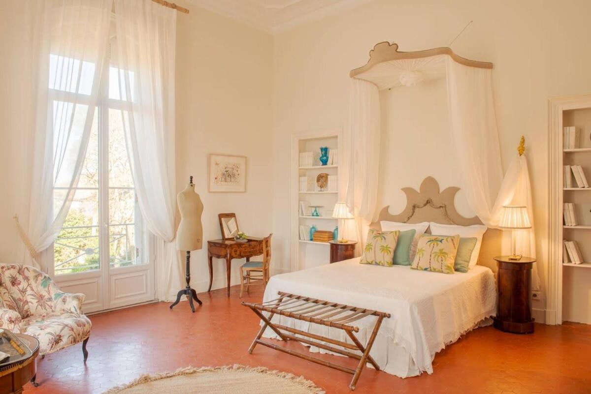 600 M Family House With Swimming Pool Park - Housity
