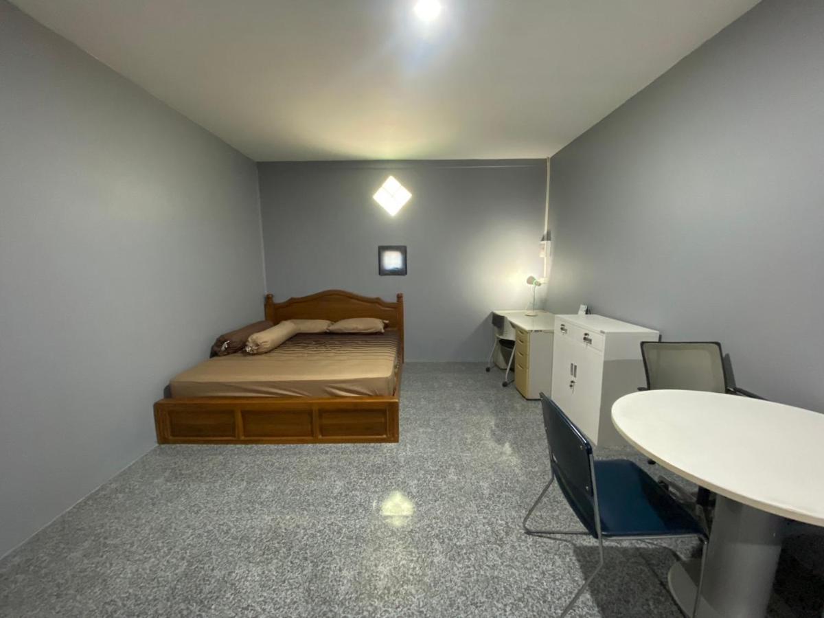 TK House ห้องพักท่าตะเกียบ - Housity