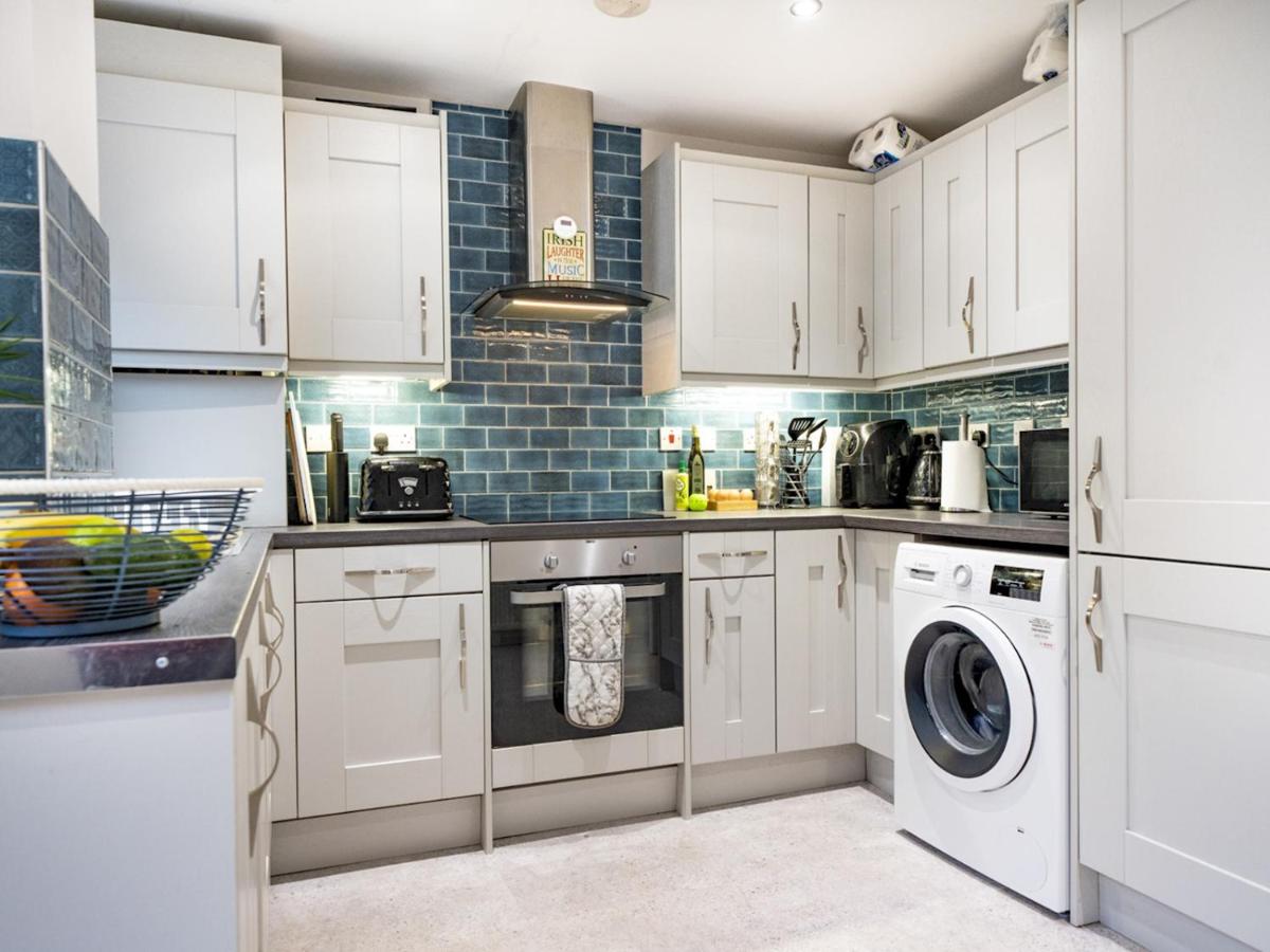 Pass the Keys Lovely 2BR Terrace House Ormeau Park Area - Housity