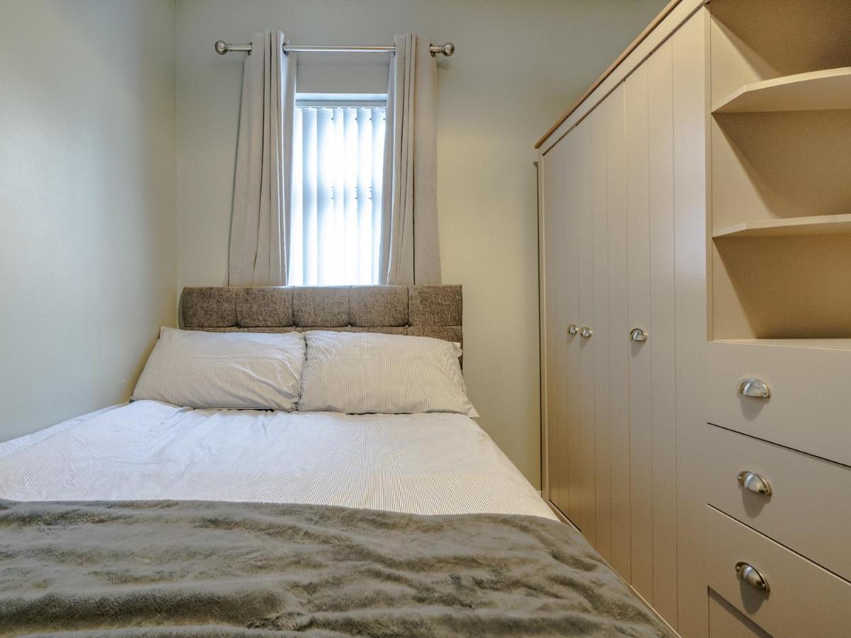 Pass the Keys Lovely 2BR Terrace House Ormeau Park Area - Housity
