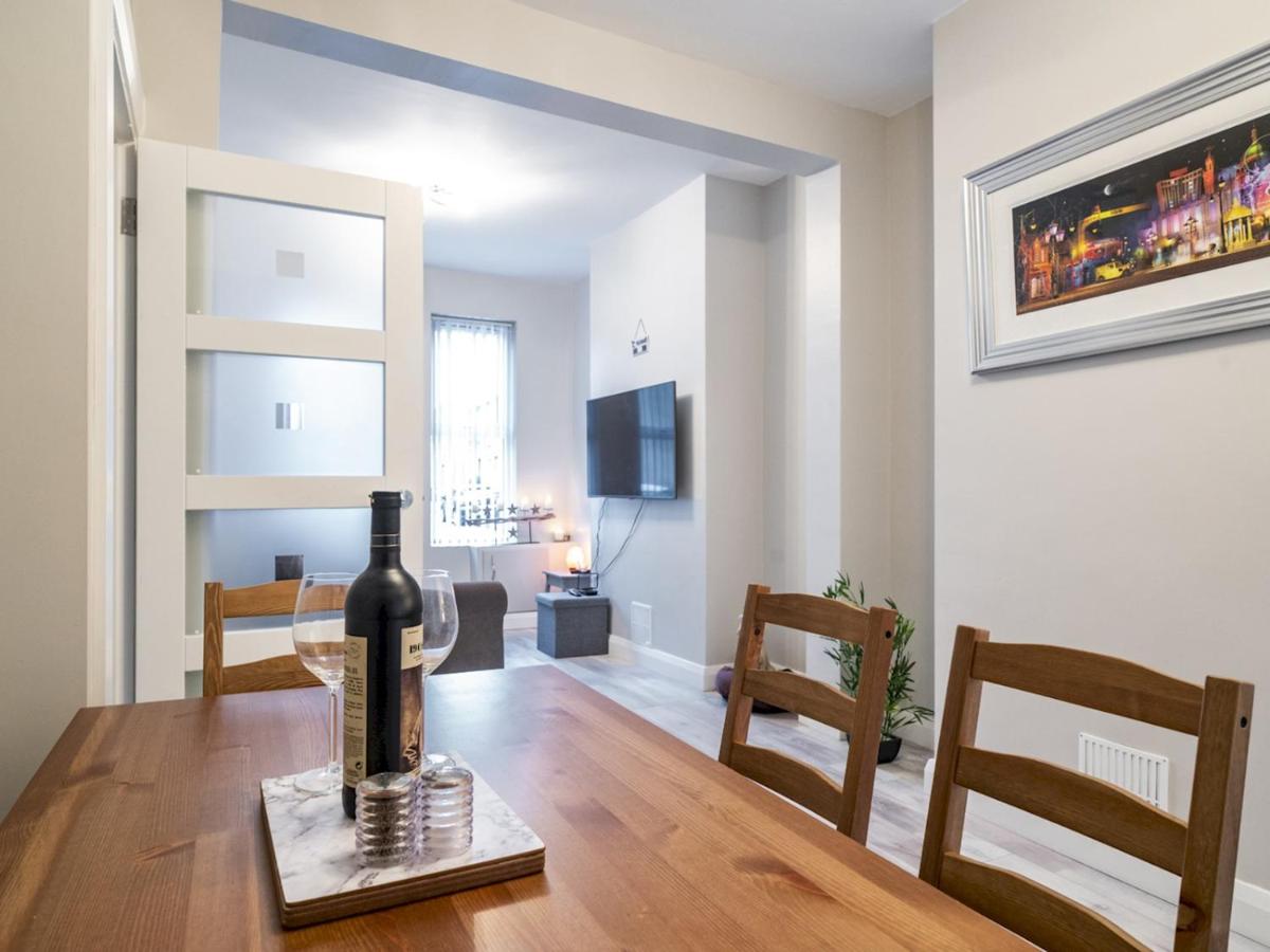 Pass the Keys Lovely 2BR Terrace House Ormeau Park Area - Housity