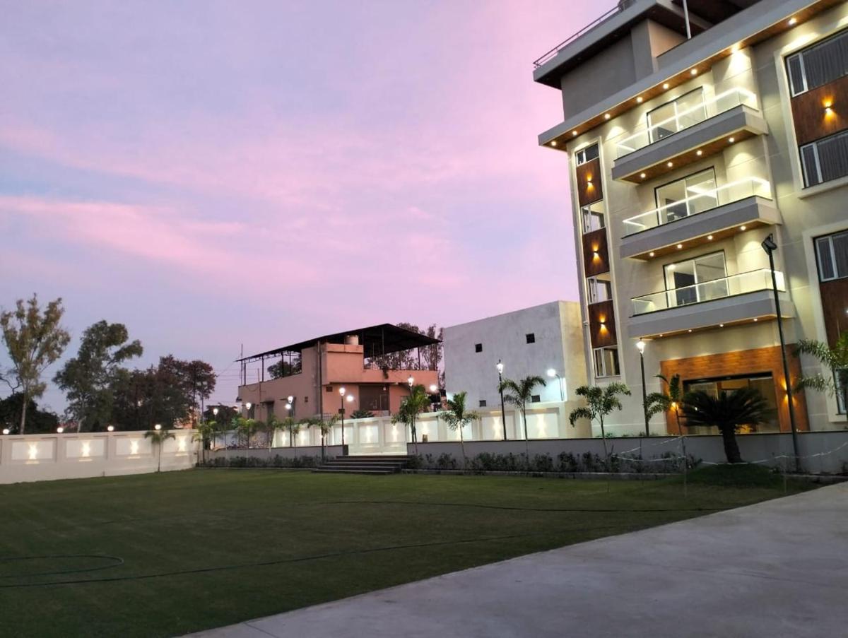Hotel Royal Imperia - Housity