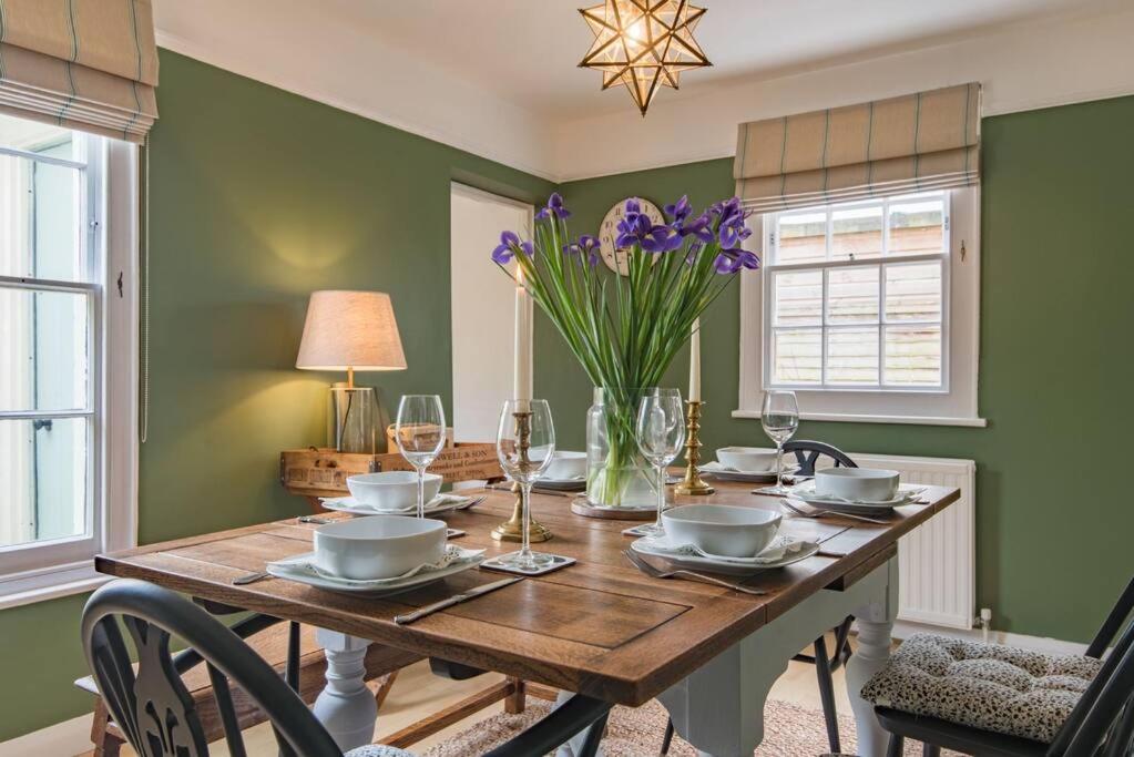 Cliffeside Cottage - Housity
