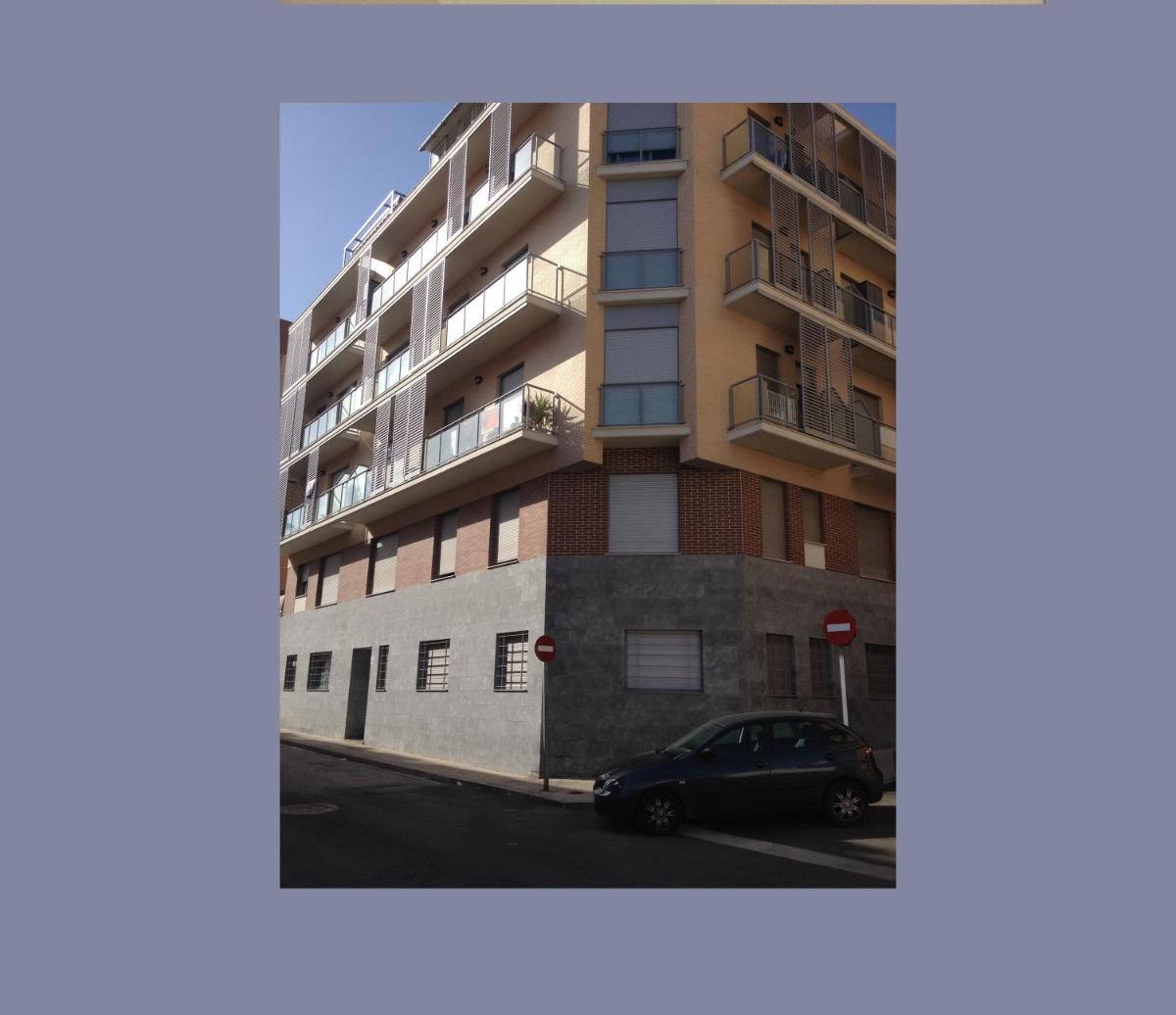 Stunning 2-Bed Apartment in Pego - Housity