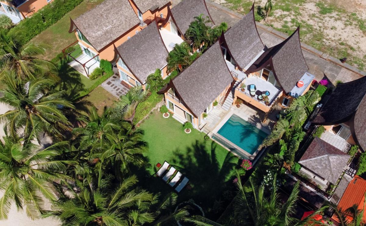Beachfront 5-bedroom Villa - Housity