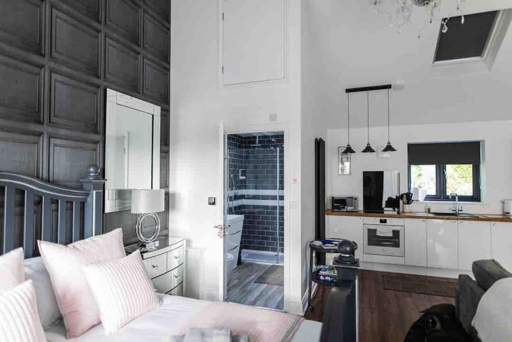 Open plan Stylish Apartment in rural Kent - Hizvo