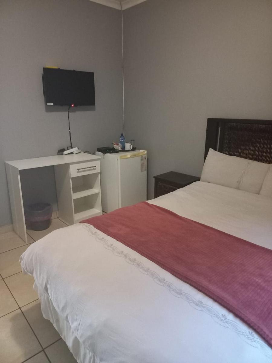 EMANGWENI GUESTLODGE - Housity