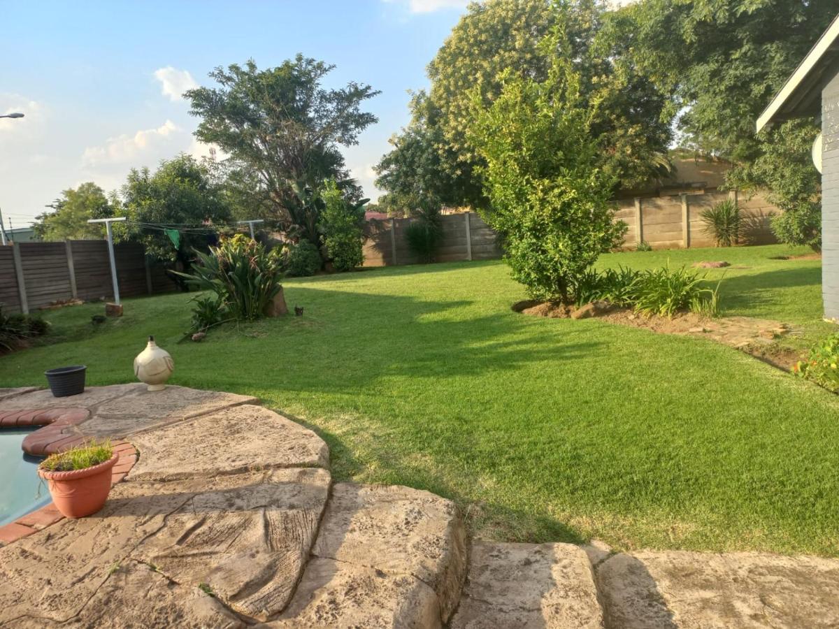EMANGWENI GUESTLODGE - Housity