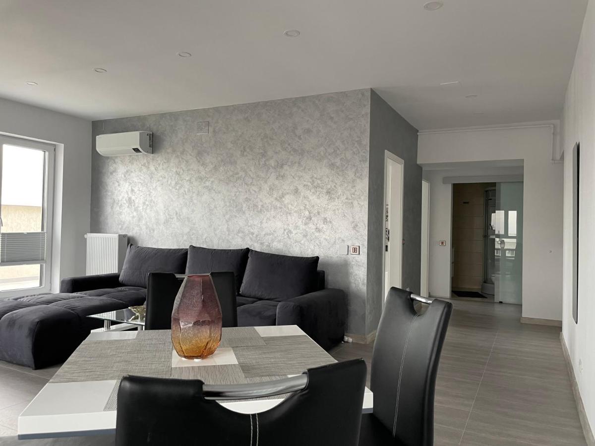 4 Room Penthouse Terrace W18+W19 - Housity