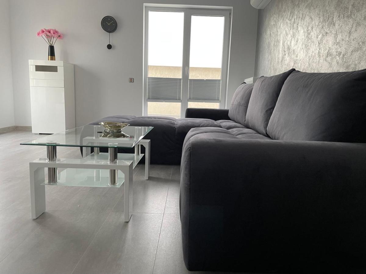 4 Room Penthouse Terrace W18+W19 - Housity