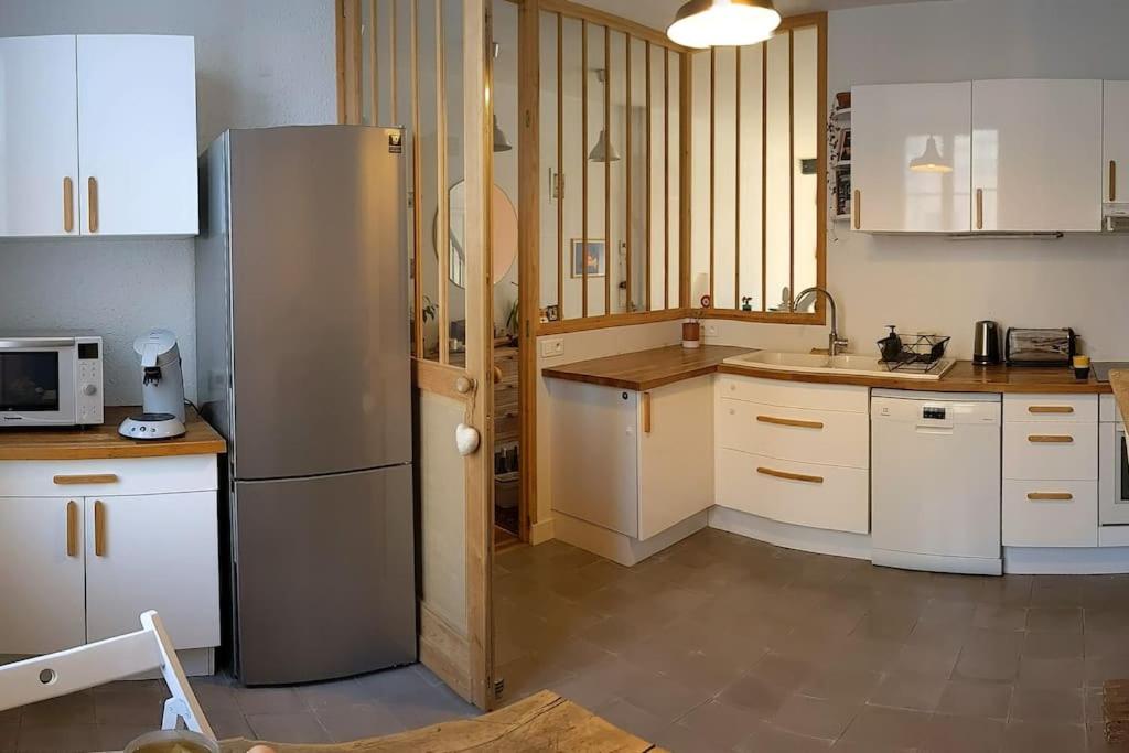 Charming House Bx YourHostHelper - Housity