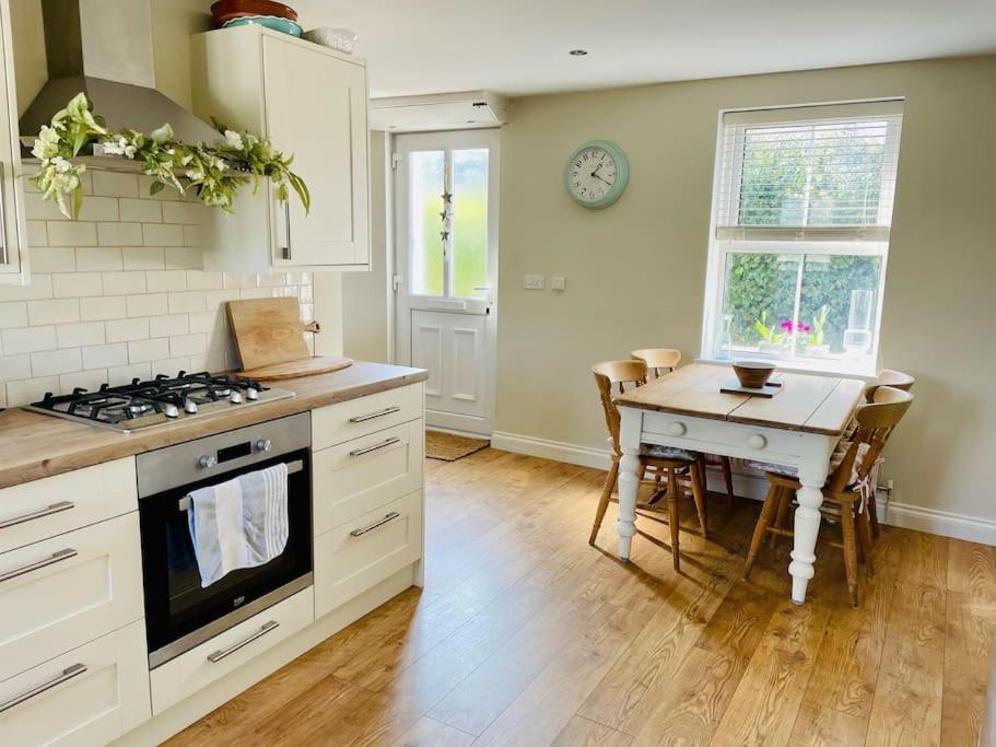 Entire 2 bed cottage - Llangwm - Housity