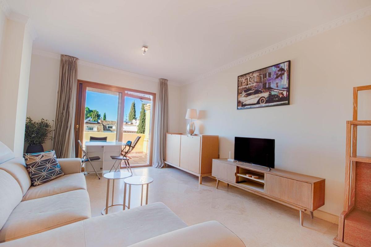 Suitetrails - Dream holiday in Nagüeles, a property with sea views and luxury amenities