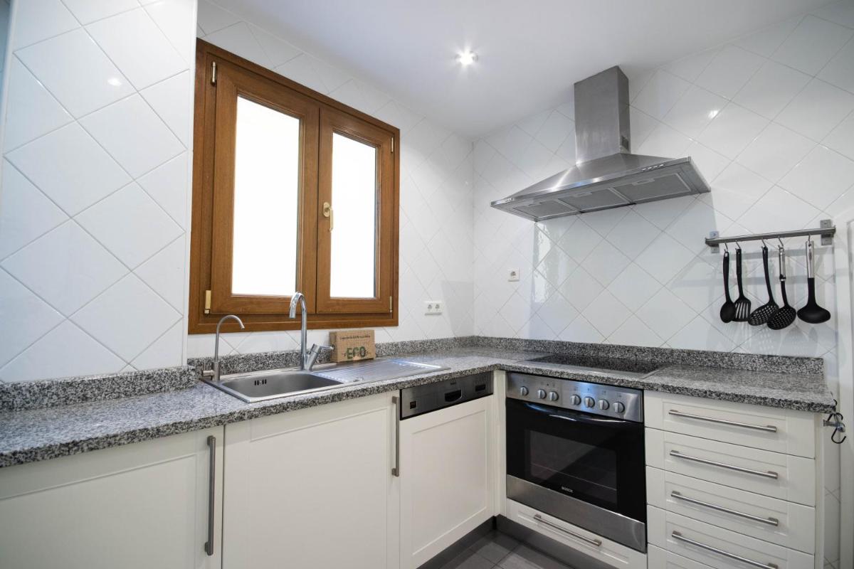 Suitetrails - Dream holiday in Nagüeles, a property with sea views and luxury amenities