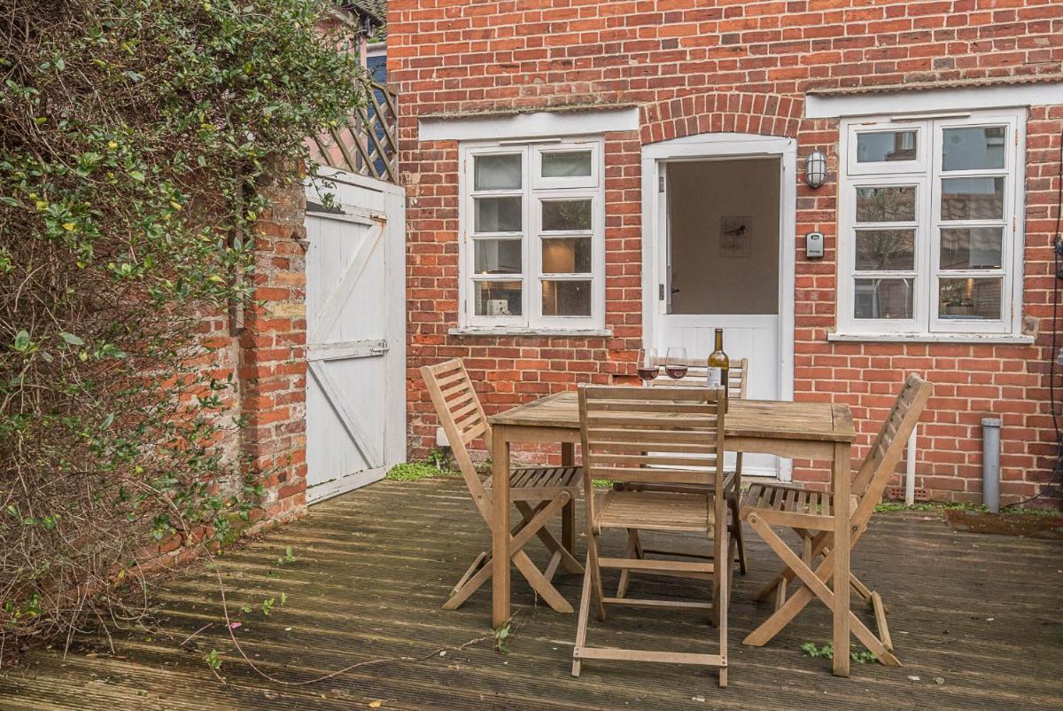 Pelican Cottage, Aldeburgh - Housity