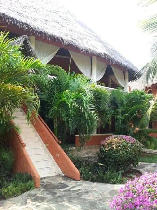Tembo Beach Cottage - Housity