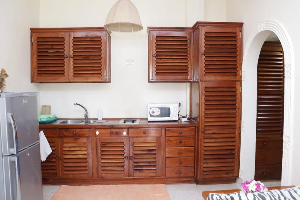 Tembo Beach Cottage - Housity