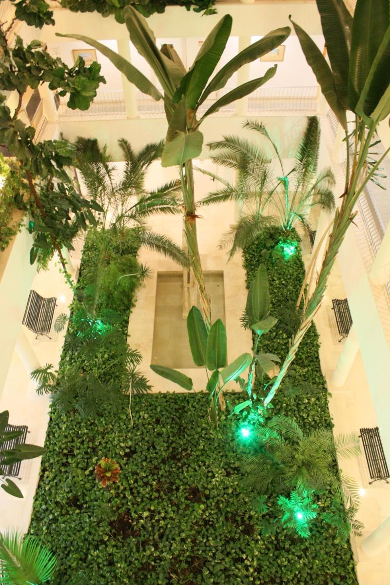 Um jardim no exterior de Vila Petra