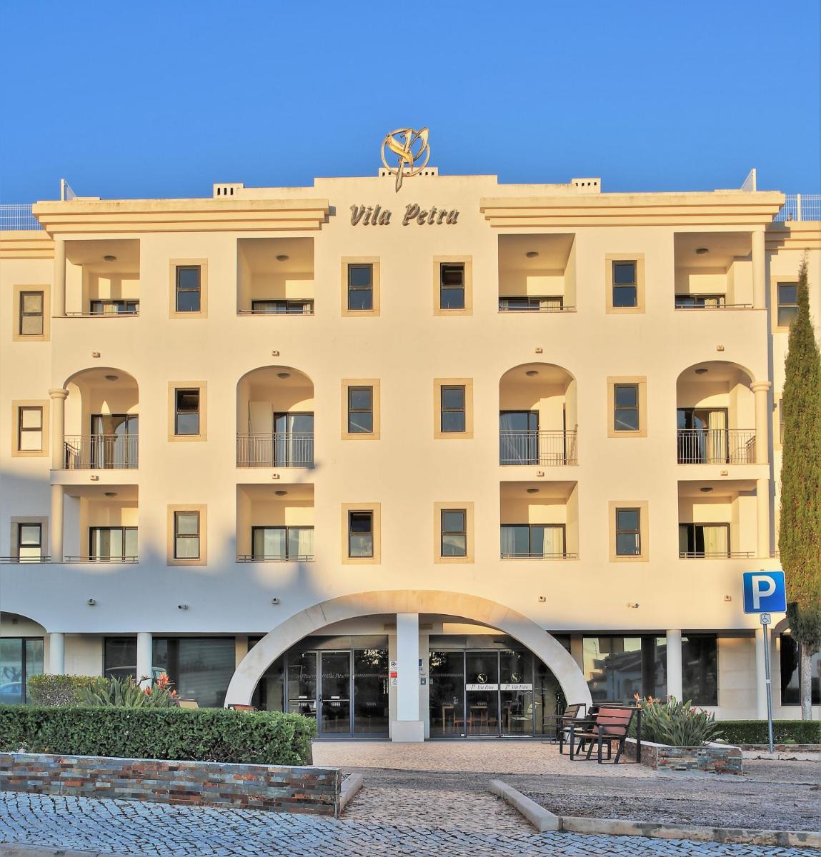 O edifício onde o aparthotel está situado