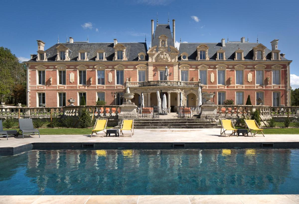 Piscine de l'Hôtel de luxe Alexandra Palace - La Maison Younan Mazières-en-Gâtine