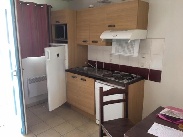 CONFORTABLE MAISON DANS VILLAGE VACANCES AVEC PISCINE A CAJARC - Housity