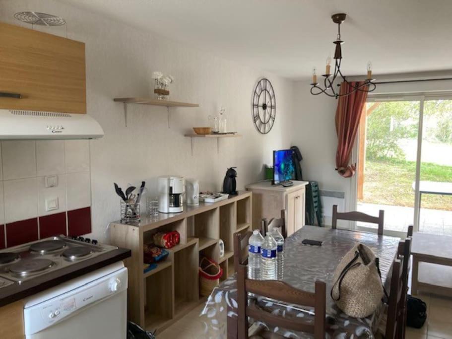 CONFORTABLE MAISON DANS VILLAGE VACANCES AVEC PISCINE A CAJARC - Housity