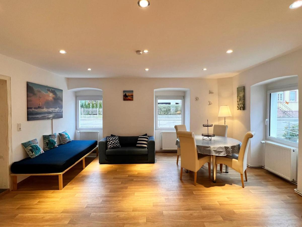 Ferienwohnung Elfriede - WLAN, 2 Bäder, Küche, Freisitz, 2 Parkplätze, im Ortskern - Housity