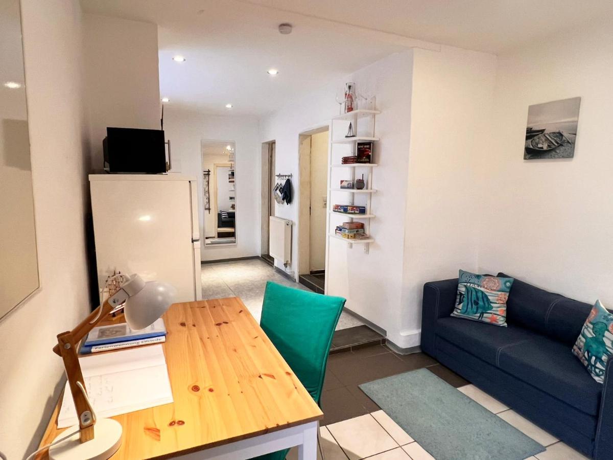 Ferienwohnung Elfriede - WLAN, 2 Bäder, Küche, Freisitz, 2 Parkplätze, im Ortskern - Housity