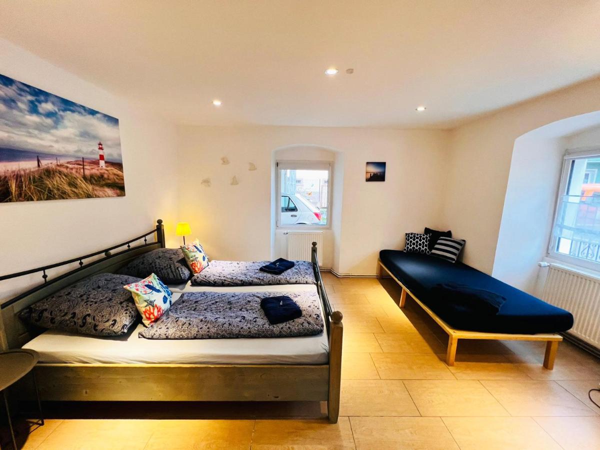 Ferienwohnung Elfriede - WLAN, 2 Bäder, Küche, Freisitz, 2 Parkplätze, im Ortskern - Housity
