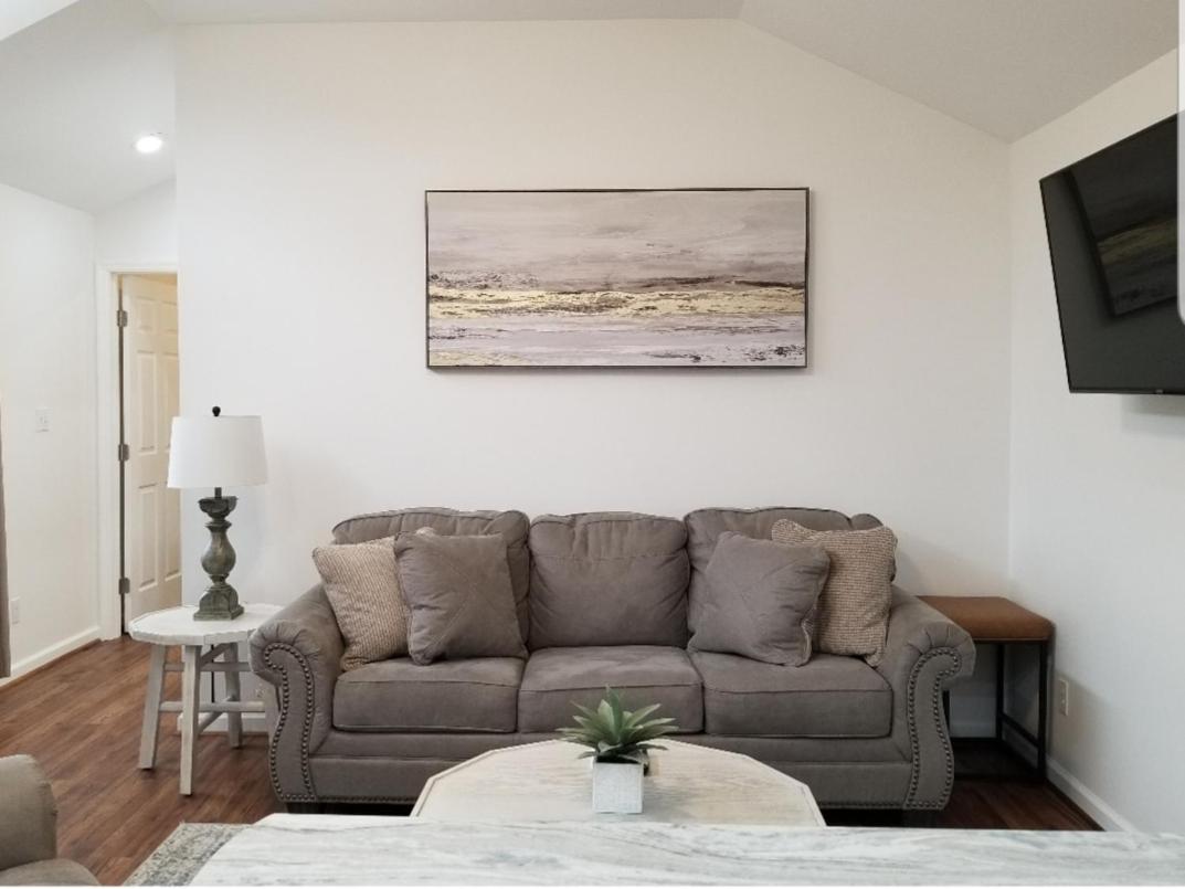 Tiny home rentals near Ft Moore - Housity