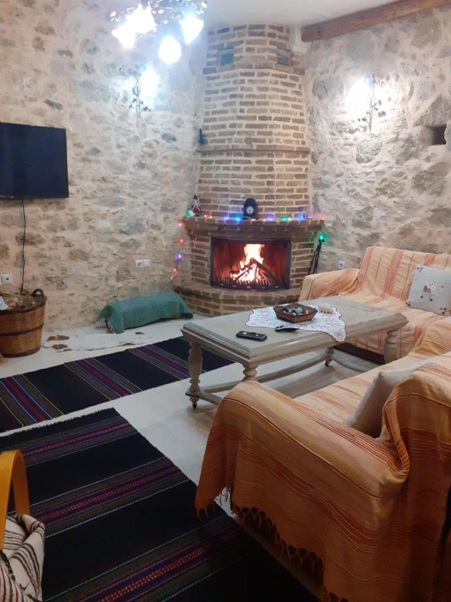 Tasia Stone House - Housity