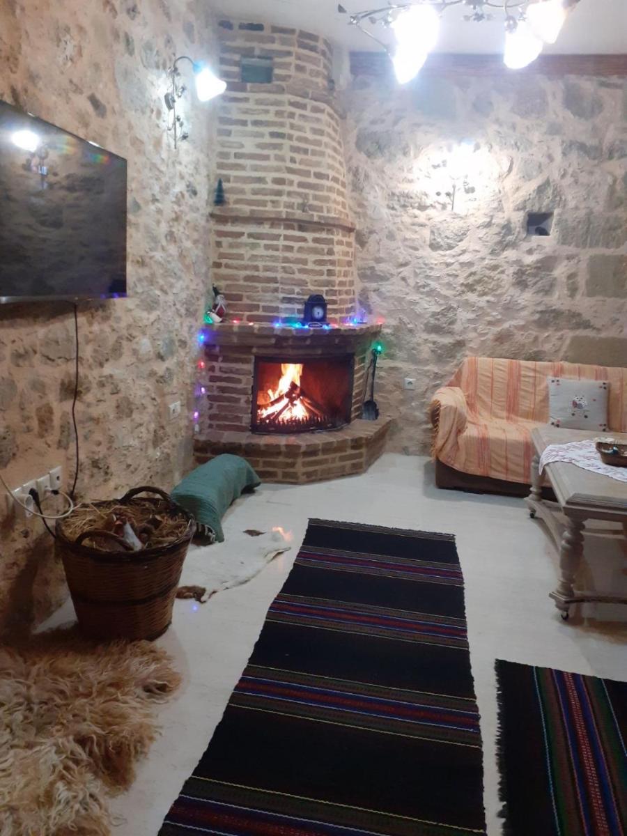 Tasia Stone House - Housity