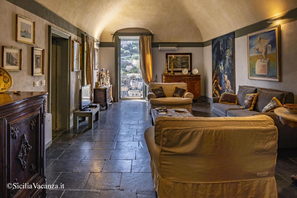 Modica Luxury Palace - Housity