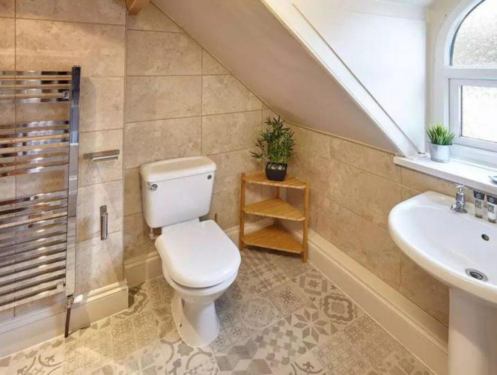 May House 3 Bedroomed House Whitby - Housity