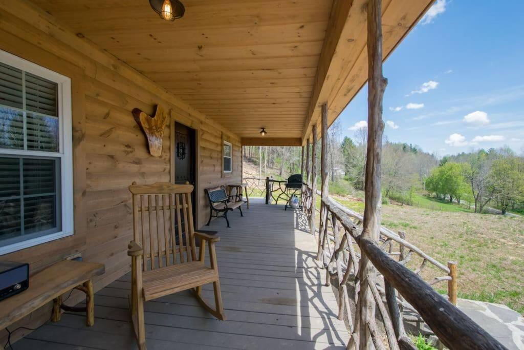 Rustic Ridge Getaway - Housity