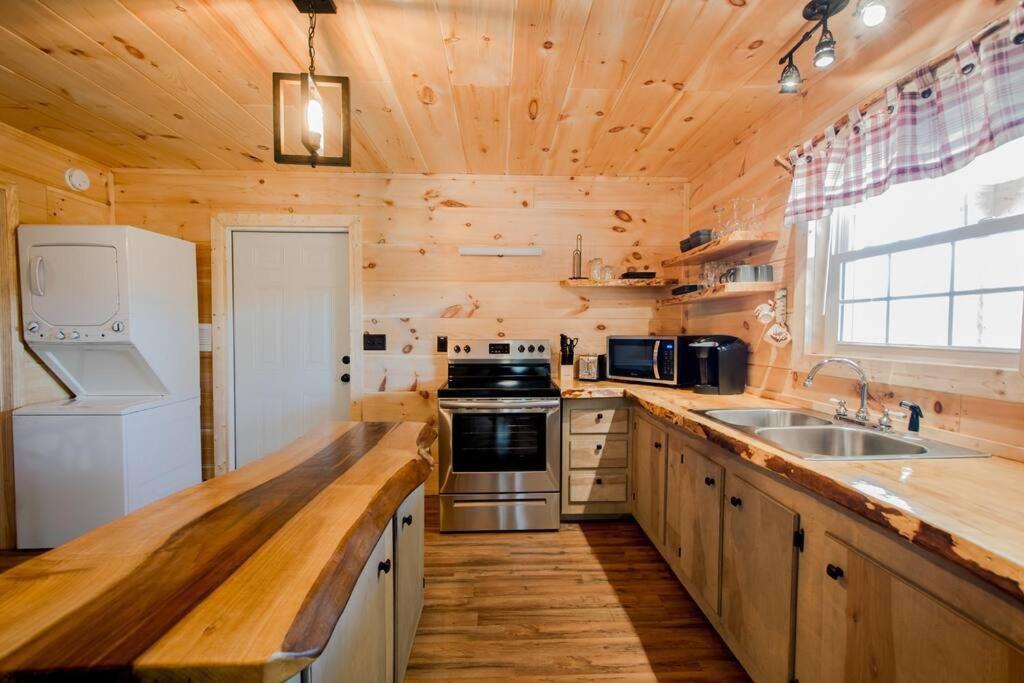 Rustic Ridge Getaway - Housity