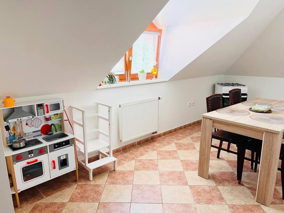Apartmán se zahradou 20 minut do centra Prahy - Housity