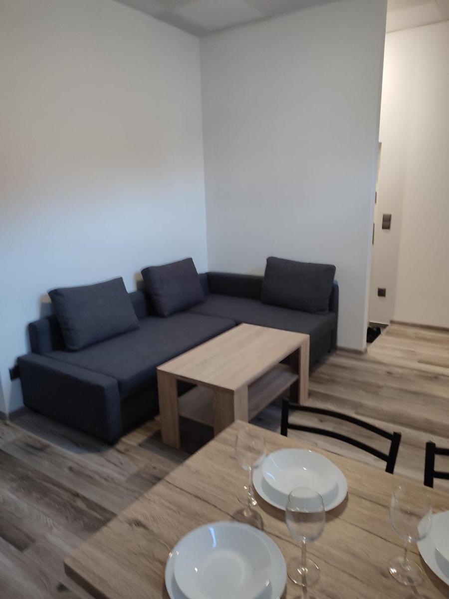 Szare Miraże - Housity