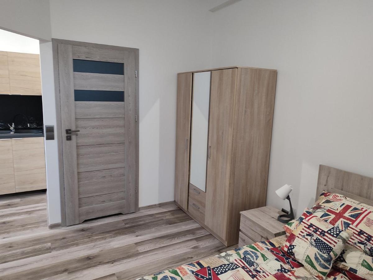 Szare Miraże - Housity
