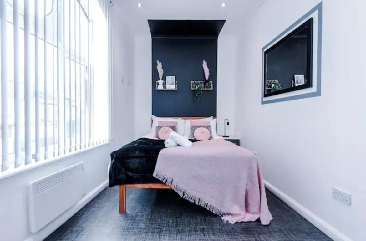 Family friend apartment in Blackpool with cinema playroom area and gym - Housity