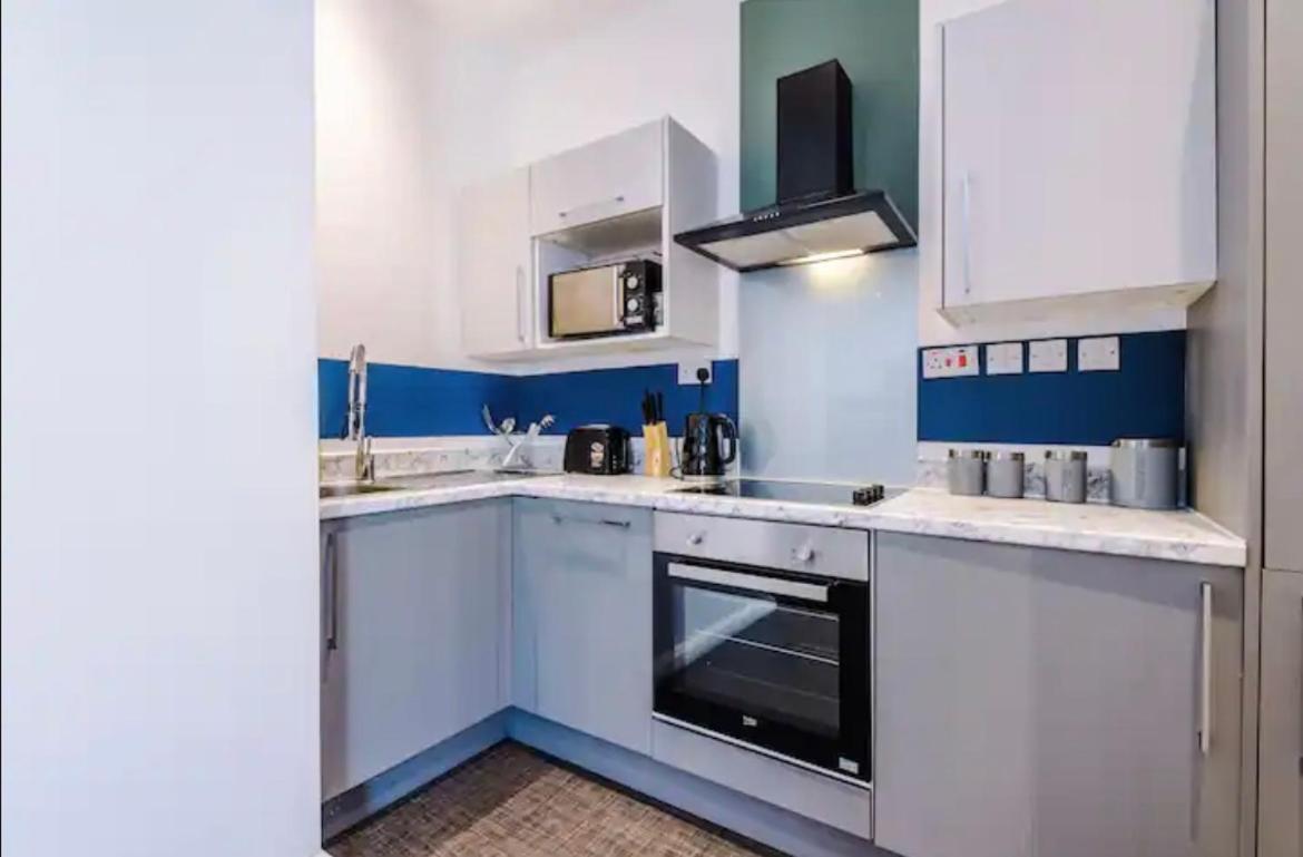 Family friend apartment in Blackpool with cinema playroom area and gym - Housity