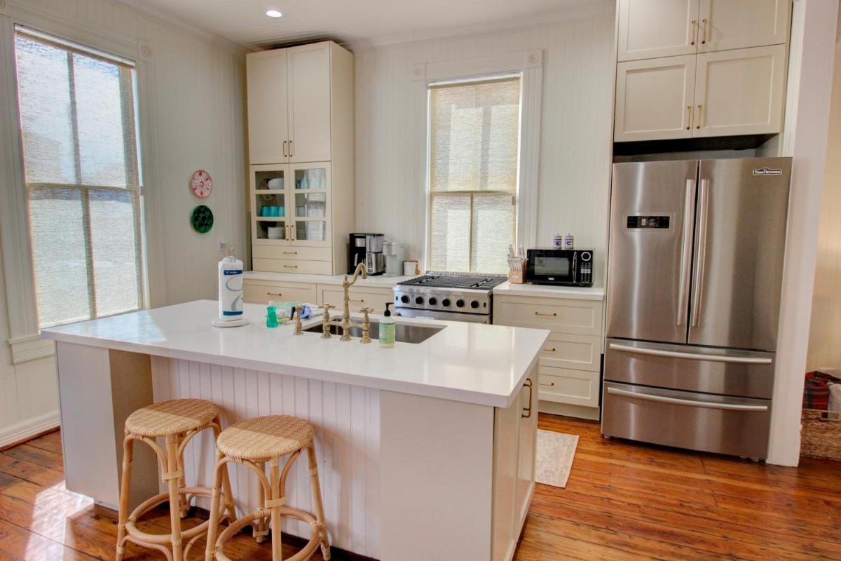 Historic 1899 Home for Summer - Housity