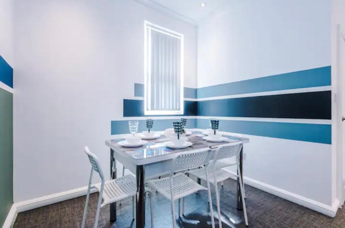 Family friend apartment in Blackpool with cinema playroom area and gym - Housity
