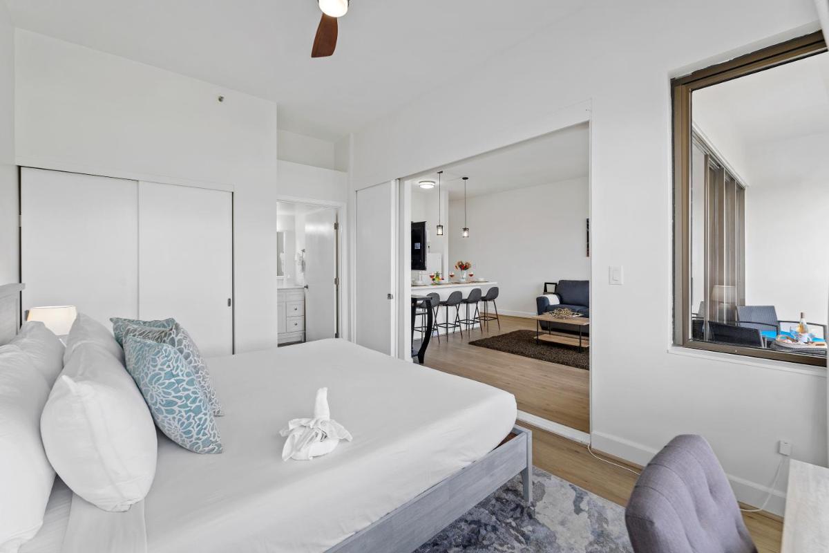 Suitetrails - Fully Renovated 1BR with King Bed, Great Mountain Views, and Free Parking!