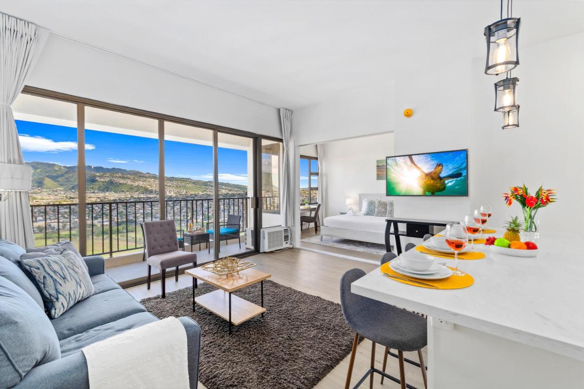 Suitetrails - Fully Renovated 1BR with King Bed, Great Mountain Views, and Free Parking!